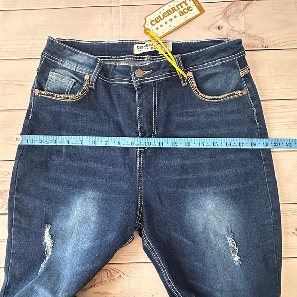 NWT Celebrity Ace Distressed Flare Jeans – Size 15/32 Stretch Western Dark Wash - Picture 7 of 8